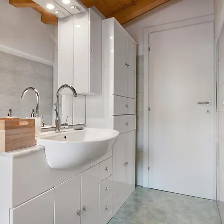 Fogazzaro View Apartment